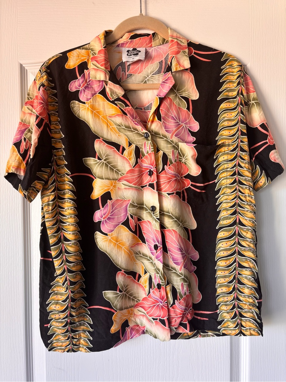 Hilo Hattie Black Floral Hawaiian Shirt Medium